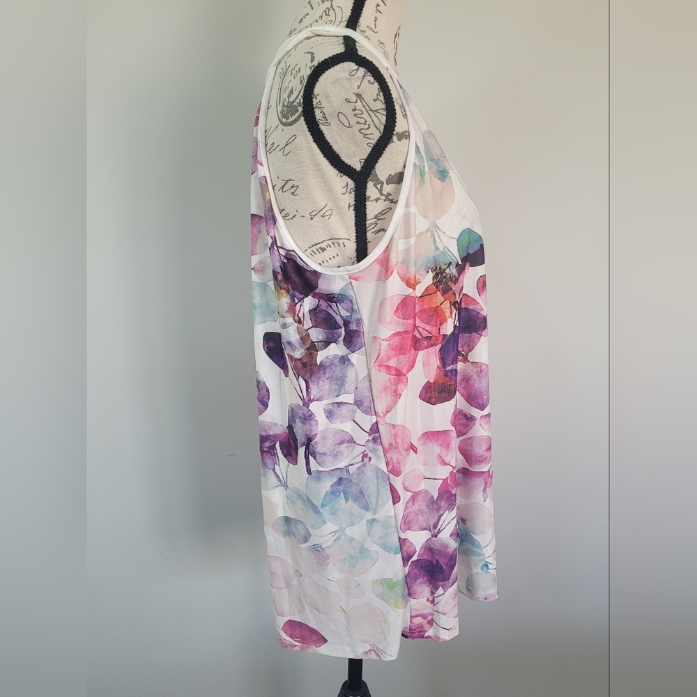 Lily tank vee-neck in floral pattern in XL - Picture 5 of 8